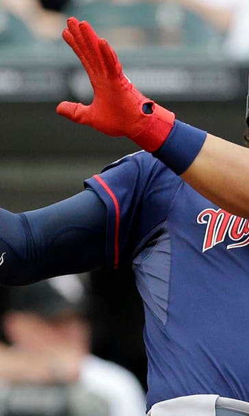 Twins pile on against White Sox, take series in Chicago